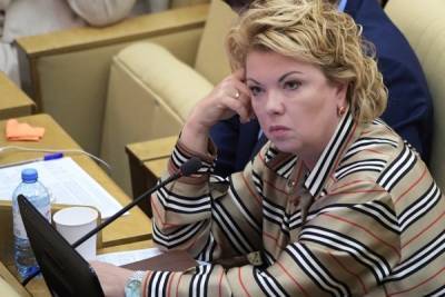 Елена Ямпольская - В Госдуму внесут проект о запрете ношения одежды с изображением Гитлера - govoritmoskva.ru - Россия