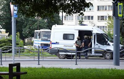 Арсен Аваков - Антон Геращенко - Полиция завела дело о захвате заложников в автобусе в Луцке - tass.ru - Украина - Киев - Луцк