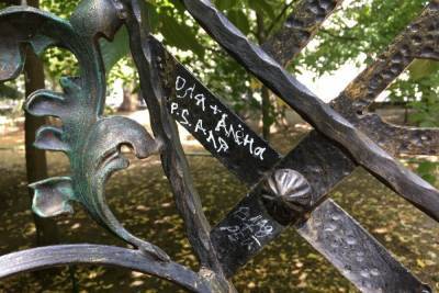 Сад Липки облюбовали представители ЛГБТ-сообщества - saratov.mk.ru - Саратов