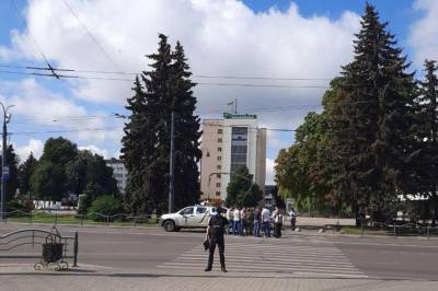 Владимир Зеленский - «Кого-то из АТОшников накрыло»: на Украине вооруженный мужчина захватил автобус с заложниками - infox.ru - Украина - Луцк