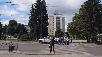 Владимир Зеленский - Арсен Аваков - Антон Геращенко - Посольство выясняет, есть ли россияне среди заложников в Луцке - russian.rt.com - Россия - Украина - Львов - Луцк