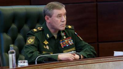 Владимир Путин - Валерий Герасимов - Александр Фомин - Глава Генштаба РФ приехал с внезапной проверкой в войска ЮВО - riafan.ru - Россия