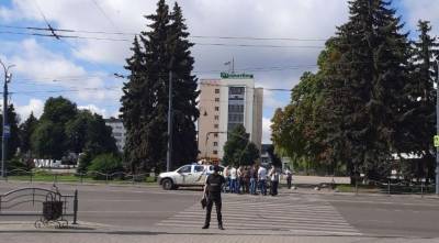 Арсен Аваков - В Луцке вооружённый мужчина захватил автобус с 20 пассажирами - inform-ua.info - Луцк