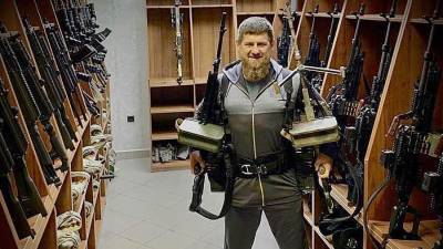 Дмитрий Песков - Рамзан Кадыров - В Кремле оценили фото Кадырова с оружием - iz.ru - Россия - США - респ. Чечня