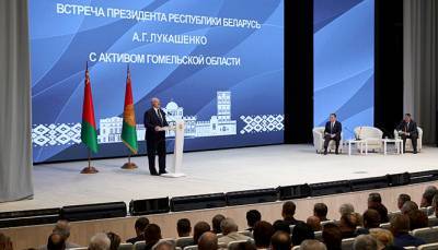 Александр Лукашенко - Лукашенко: если бы не наша народная политика, нас бы одевали в лапти, запрягали в телегу и погоняли бы кнутом - naviny.by - Гомель