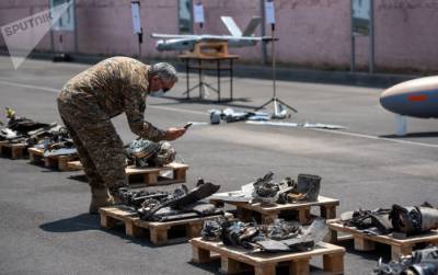 В Ереване показали сбитые и захваченные дроны ВС Азербайджана - ru.armeniasputnik.am - Азербайджан - Ереван