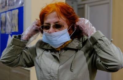 Андрей Цветков - Масочный режим в Свердловской области рекомендовано сохранять до спада пандемии - interfax-russia.ru - Свердловская обл.
