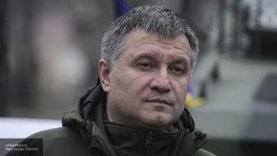 Арсен Аваков - Денис Шмыгаль - Министр МВД Украины Аваков прибыл в Луцк, где захвачен автобус - polit.info - Украина - Луцк