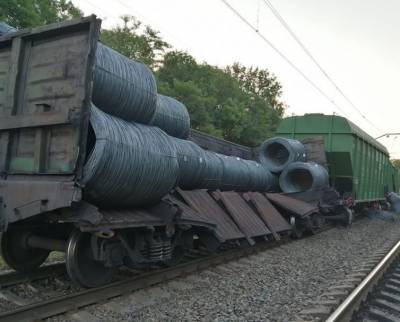 ЧП под Днепром: вагон электрички рассыпался на ходу, встречному поезду тоже досталось, фото - dnepr.politeka.net - Днепропетровская обл. - Днепр