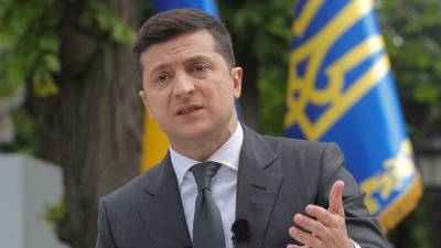 Владимир Зеленский - Зеленский заявил, что с захватившим автобус в Луцке идут переговоры - russian.rt.com - Россия - Украина - Луцк - Оренбургская обл.