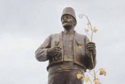Владимир Ленин - На Одесчине памятник Ленину превратили в болгарского переселенца - sharij.net - Украина - Германия - Болгария - Одесская обл. - Одесса - Чсср - район Болградский