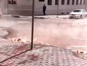 «Теплоэнерго» установило причины прорыва горячей воды в центре Нижнего Новгорода - vgoroden.ru - Нижний Новгород - Приволжье