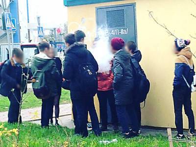 Госдума приравняла вейп к сигаретам и увеличила штраф за продажу табака несовершеннолетним до 300 тысяч рублей - readovka.news