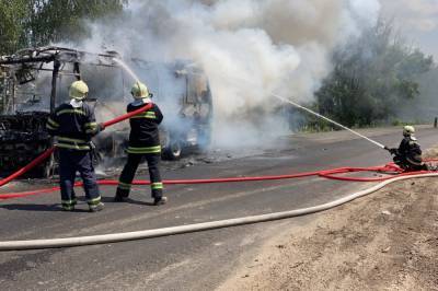 Под Черкассами сгорел дотла пассажирский автобус - vkcyprus.com - Украина - Черкасская обл. - Черкассы - Гсчс