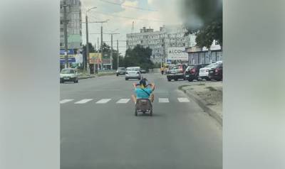 Стул с мотором: в Днепре мужчина катается по городу на самодельном транспорте, видео - dnepr.politeka.net - Днепр