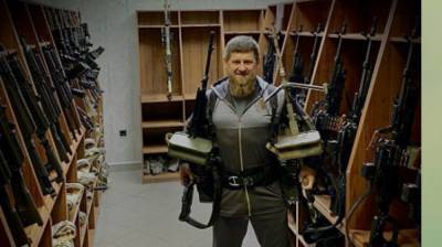 Дмитрий Песков - Рамзан Кадыров - Песков прокомментировал фотографии Кадырова с пулеметами в руках - riafan.ru - Россия - США - респ. Чечня