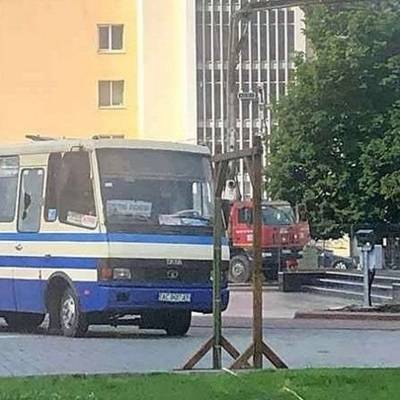 Антон Геращенко - Преступник, захвативший в заложники пассажиров автобуса в Луцке, стремится к славе - radiomayak.ru - Украина - Луцк