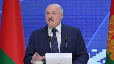 Александр Лукашенко - Лукашенко призвал белорусов пройтись босиком по росе и подумать о хорошем - vesti.ru - Белоруссия