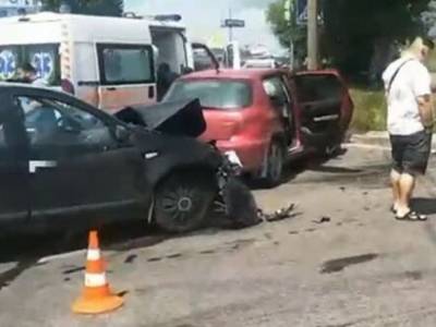 В Ровно пьяная женщина на Peugeot с 2-летним ребенком въехала в другой автомобиль ( ФОТО) - golos.ua - Киев