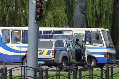 Украинский захватчик автобуса ранил заложника - lenta.ru - Украина - Луцк