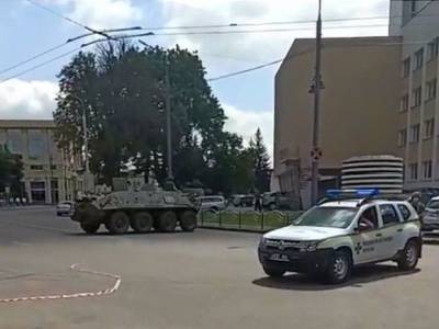 Владимир Зеленский - Антон Геращенко - Максим Кривош - Террорист из Луцка освободил заложников после разговора с Зеленским - rosbalt.ru - Украина - Луцк - Волынская обл.