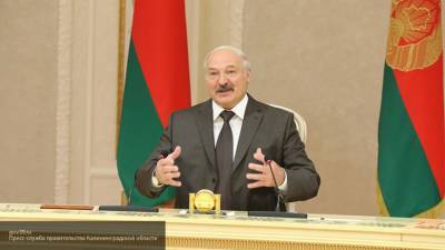 Александр Лукашенко - Владислава Грин - Лукашенко призвал белорусов походить босиком по утренней росе - nation-news.ru - Белоруссия