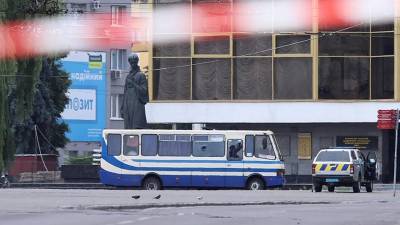 Максим Кривош - Захвативший автобус в Луцке заявил об одном раненном заложнике - iz.ru - Украина - Львов - Луцк