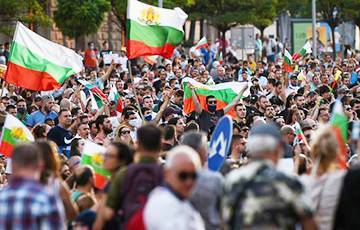 Румен Радев - Иван Гешев - Столица Болгарии снова вышла на массовые протесты - charter97.org - Болгария - Брюссель - Sofia