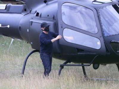 Томас Круз - Том Круз прилетел на обед на своем вертолете - golos.ua - Richmond