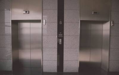 Старушки четыре дня выживали в застрявшем лифте - korrespondent.net - Китай - провинция Шэньси - Сиань