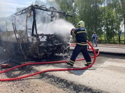 В Черкасской области во время движения загорелся автобус с пассажирами - golos.ua - Киев - Запорожье - Черкасская обл. - Черкассы - Гсчс