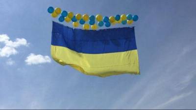 Владимир Иванов - "Враг бил из всего стрелкового": в небо над Донецком запустили флаг Украины - ru.espreso.tv - Украина