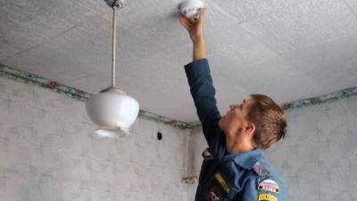 80 малоимущим семьям из Курска установили пожарные извещатели - ru-bezh.ru - Россия - Курск