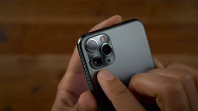 iPhone получат камеры как у Samsung и Huawei через два года - vesti.ru