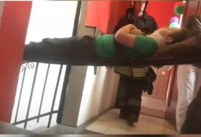 В Петербурге 11-летний мальчик поломал позвоночник во время квеста про динозавров - online47.ru - Петербурга