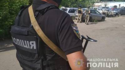 В Полтаве подозреваемый в похищении транспорта угрожает взорвать гранату, полиция ведет с ним переговоры - ru.espreso.tv - Украина - Полтава