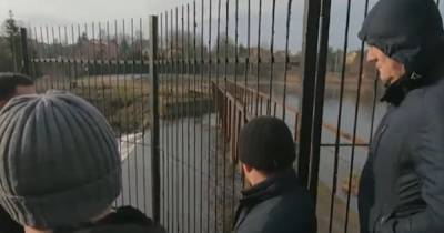Суд обязал бизнесмена демонтировать забор под Гурьевском, перегородивший мост через реку - klops.ru - Калининград - Гурьевск