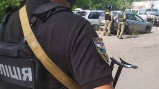 Антон Геращенко - В Полтаве мужчина взял в заложники полицейского и поехал в Киев - bbc.com - Украина - Киев - Полтава