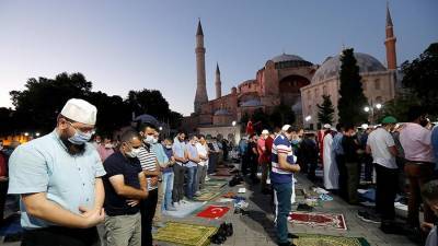 Али Ерликая - Первая исламская молитва в Айя-Софии продлится сутки - iz.ru - Стамбул