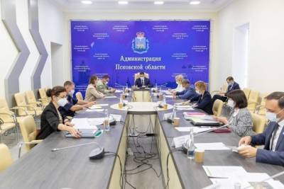 Владимир Путин - Окна и двери монтируют в новой инфекционке в Пскове - mk-pskov.ru - Псков