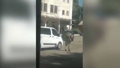 В Полтаве мужчина захватил в заложники полицейского и угрожал взрывом - riafan.ru - Украина - Киев - Полтава