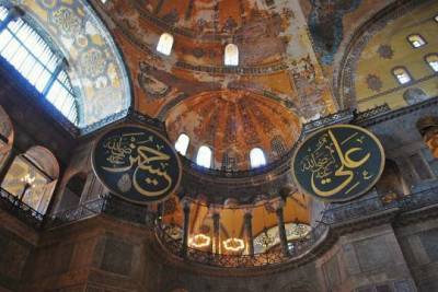 Тайип Эрдоган - Христианские мозаики в Айя-Софии прикрыли шторами - versia.ru - Турция - Стамбул