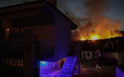 В Греции начался масштабный лесной пожар: огонь приближается к военному складу - enovosty.com - Греция