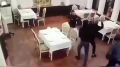 Видео: В Москве неизвестные разгромили азербайджанский ресторан - piter.tv - Армения - Азербайджан
