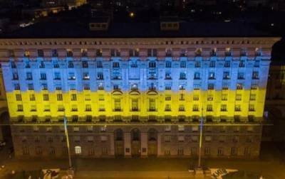 Здание КГГА подсветили сине-желтым цветом - korrespondent.net - Украина - Киев