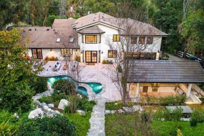 Майли Сайрус - Майли Сайрус купила шикарный особняк в Лос-Анджелесе за 5 миллионов долларов (фото) - rusjev.net - Лос-Анджелес