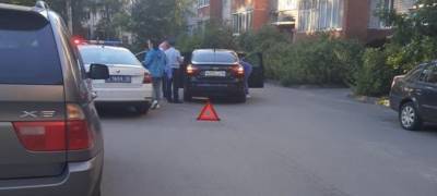 Трехлетний мальчик попал под колеса автомобиля во дворе Петрозаводска - stolicaonego.ru - Карелия - Петрозаводск
