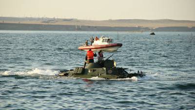 В Керченском проливе во время акции «Дорога мужества» затонула бронемашина - readovka.news