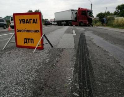 Автобус с детьми разбился в ДТП под Киевом: "Протаранил фуру и...", детали и кадры с места ЧП - kiev.politeka.net - Киев - Киевская обл.