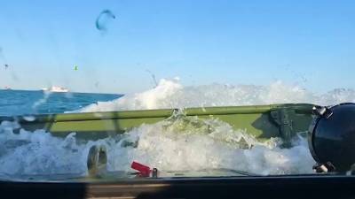 ЧП с бронемашиной, утонувшей в Керченском проливе, попало на видео - vesti.ru - Крым - Тамань